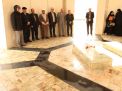 گزارش تصویری از غبار روبی مزار شهدای گمنام در  دهه فجر توسط هیات رئیسه دانشگاه صنعتی شاهرود 